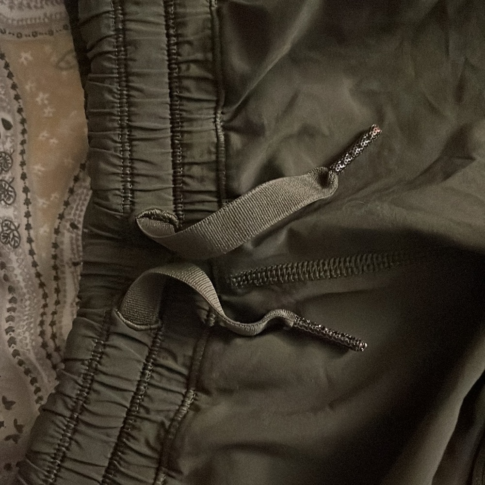 Green lulu lemon shorts - Picture 4 of 4